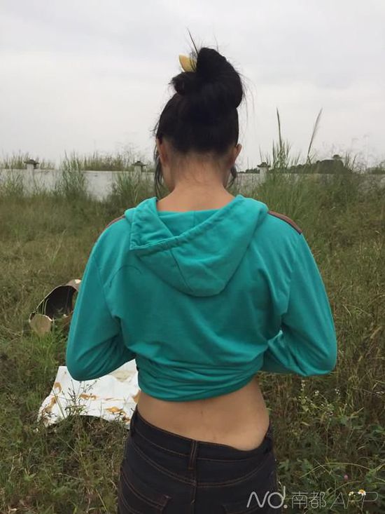 女子路边被强奸警笛都响了男子还没停止施暴