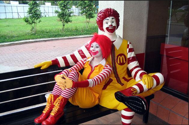 麦当劳旁必有肯德基