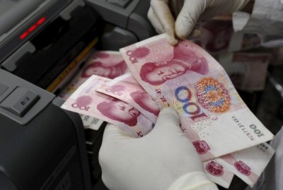 中国一名在银行上班的女职员染上性病，医生推测，可能是因该名女子在公司数完钞票后，未洗手直接上厕所，才会感染性病。（路透）