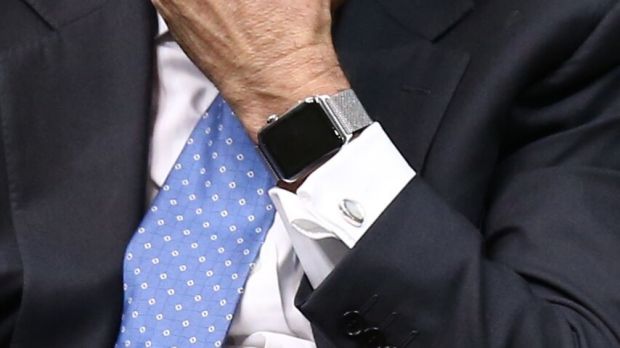 担心安全 谭博内阁禁戴Apple Watch